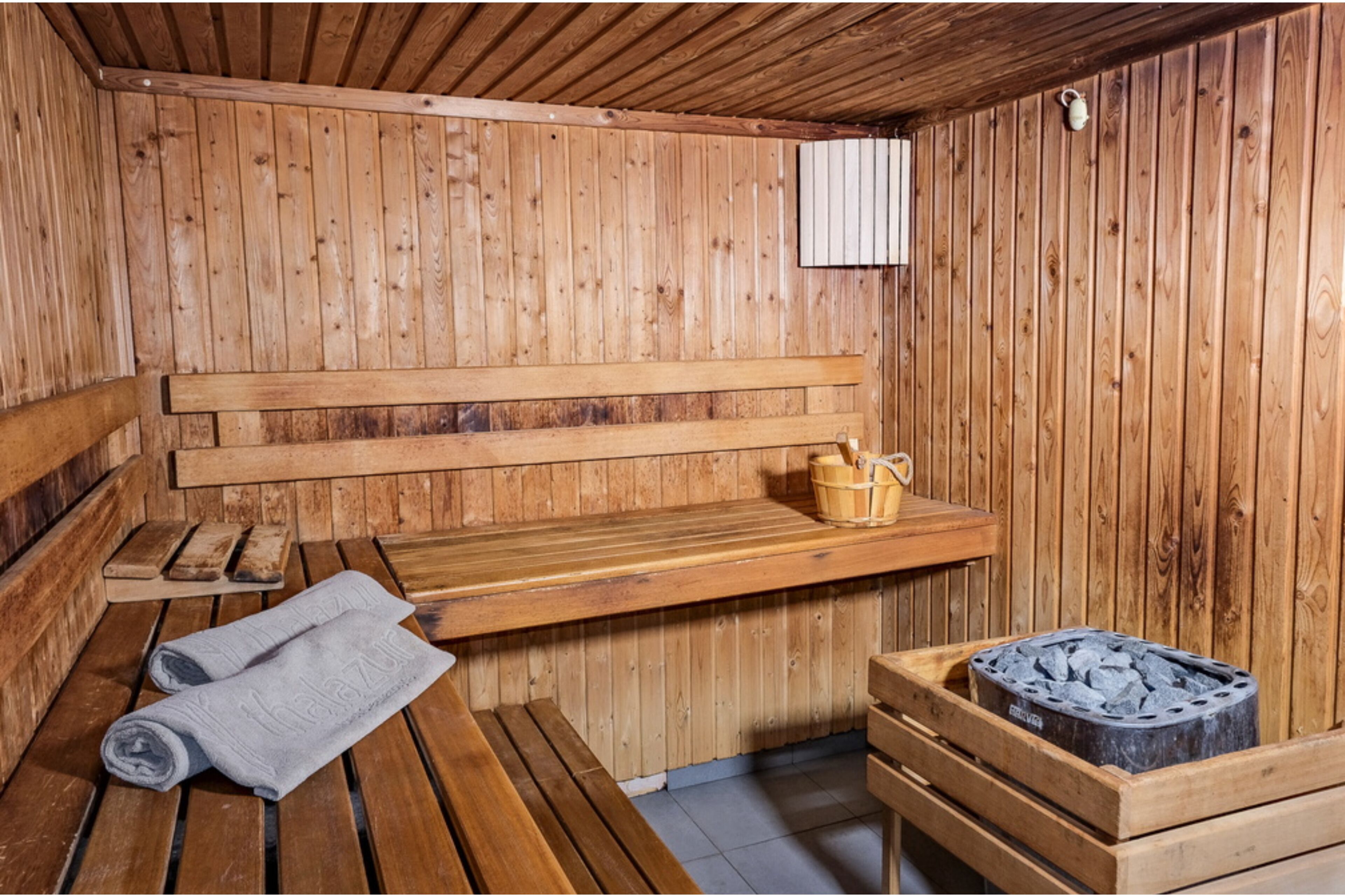 Couples treatment rooms, sauna, hot tub, steam room, Turkish bath
