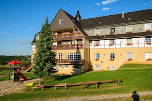 Children’s play area – outdoor