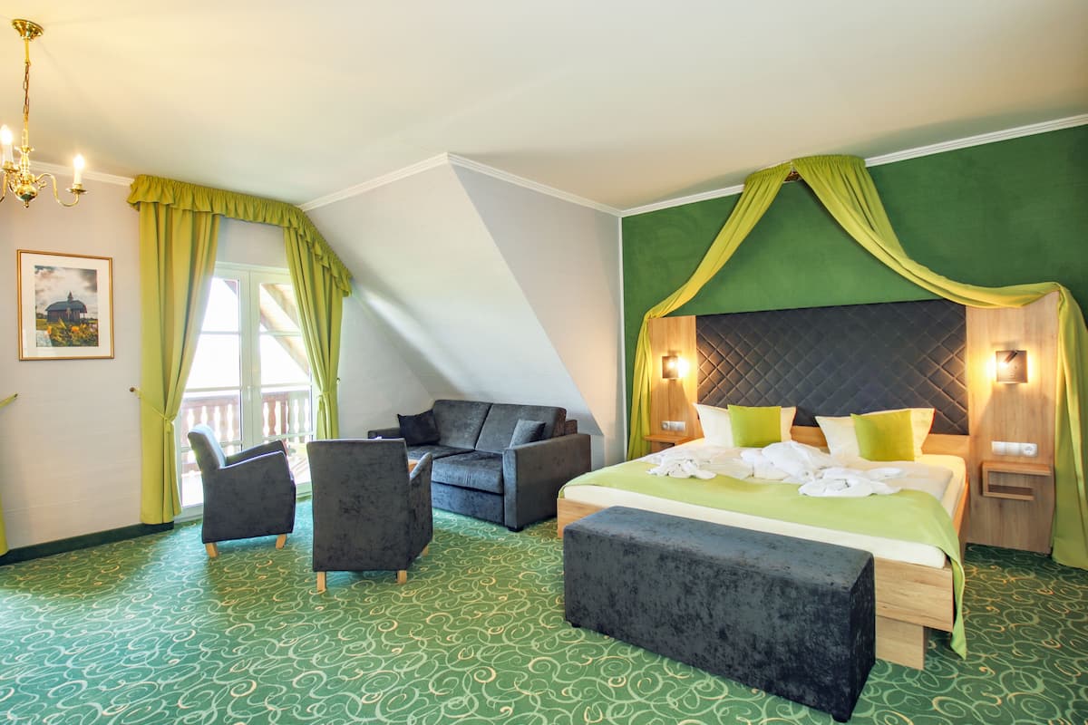 Junior Suite | 1 bedroom, premium bedding, pillow-top beds, individually decorated