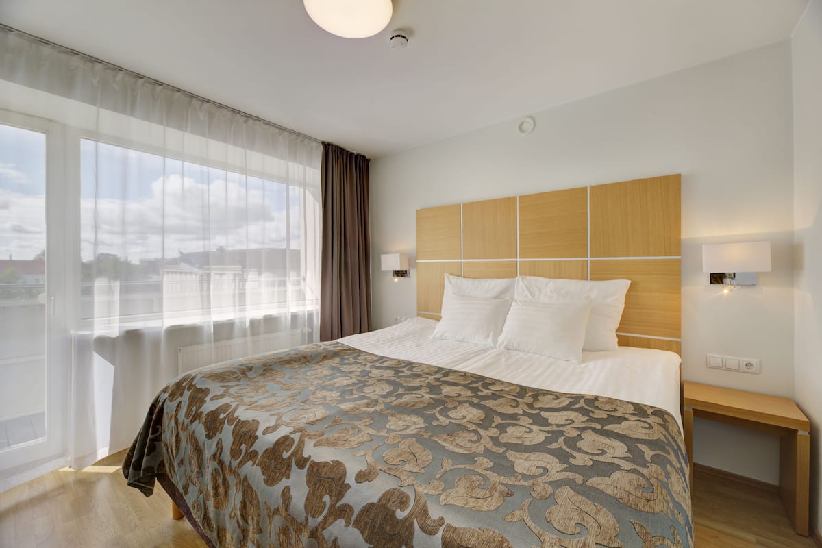 suite, 1 bedroom, balcony, city view | 1 bedroom, premium bedding, minibar, in-room safe