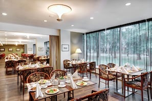 Breakfast, lunch, dinner served; garden views