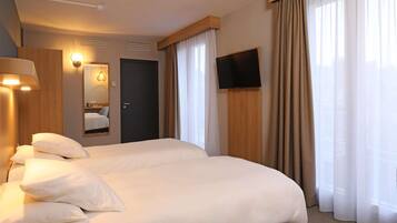 Habitación clásica con 2 camas individuales, 2 camas individuales | Caja de seguridad en la habitación, escritorio y insonorización