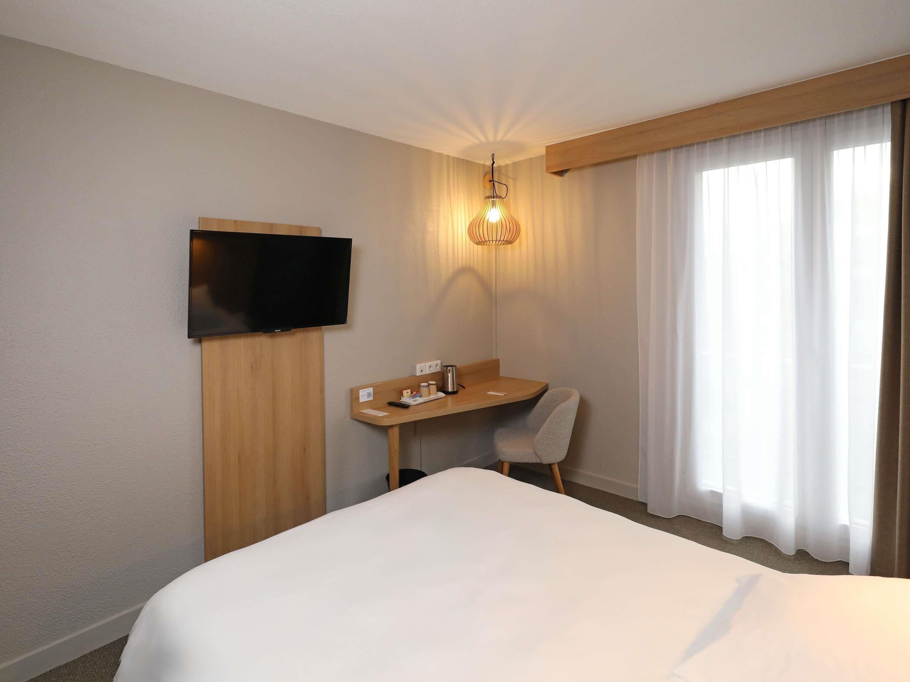 Klassieke kamer, 1 tweepersoonsbed | Een kluis op de kamer, een bureau, geluiddichte muren