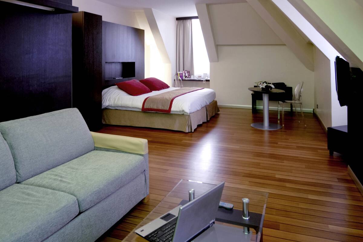 in-room safe, desk, soundproofing, iron/ironing board