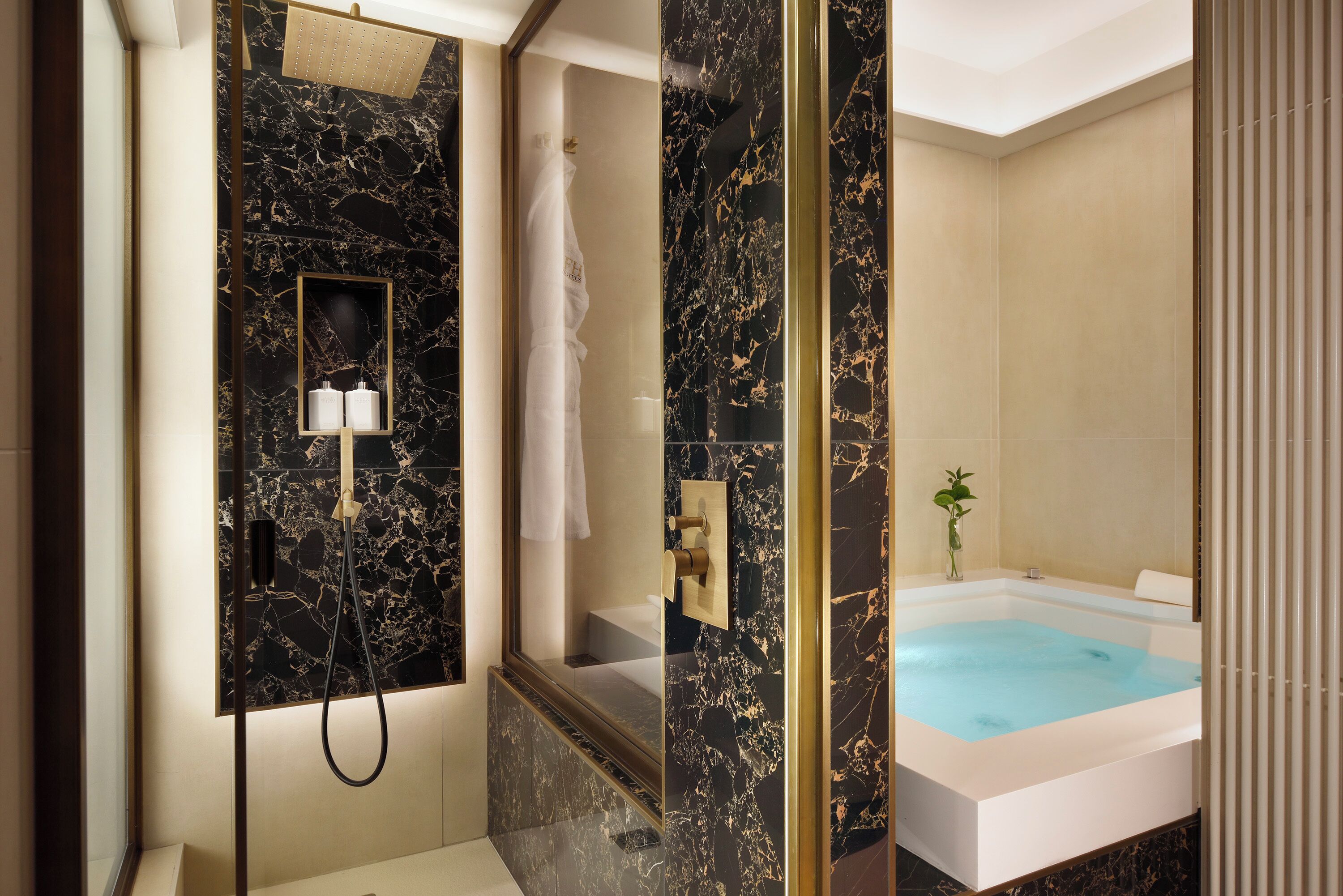Articles de toilette gratuits, sèche-cheveux, bidet, serviettes fournies