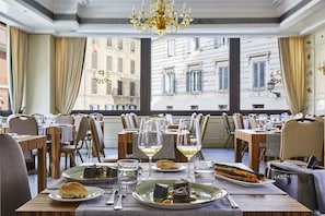 Gallery Single Room | Minibar, in-room safe, desk, soundproofing - FH55 Grand Hotel Palatino (Rome)