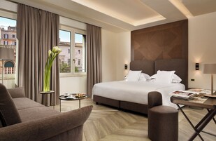 Minibár, széf a szobában, íróasztal és hangszigetelés