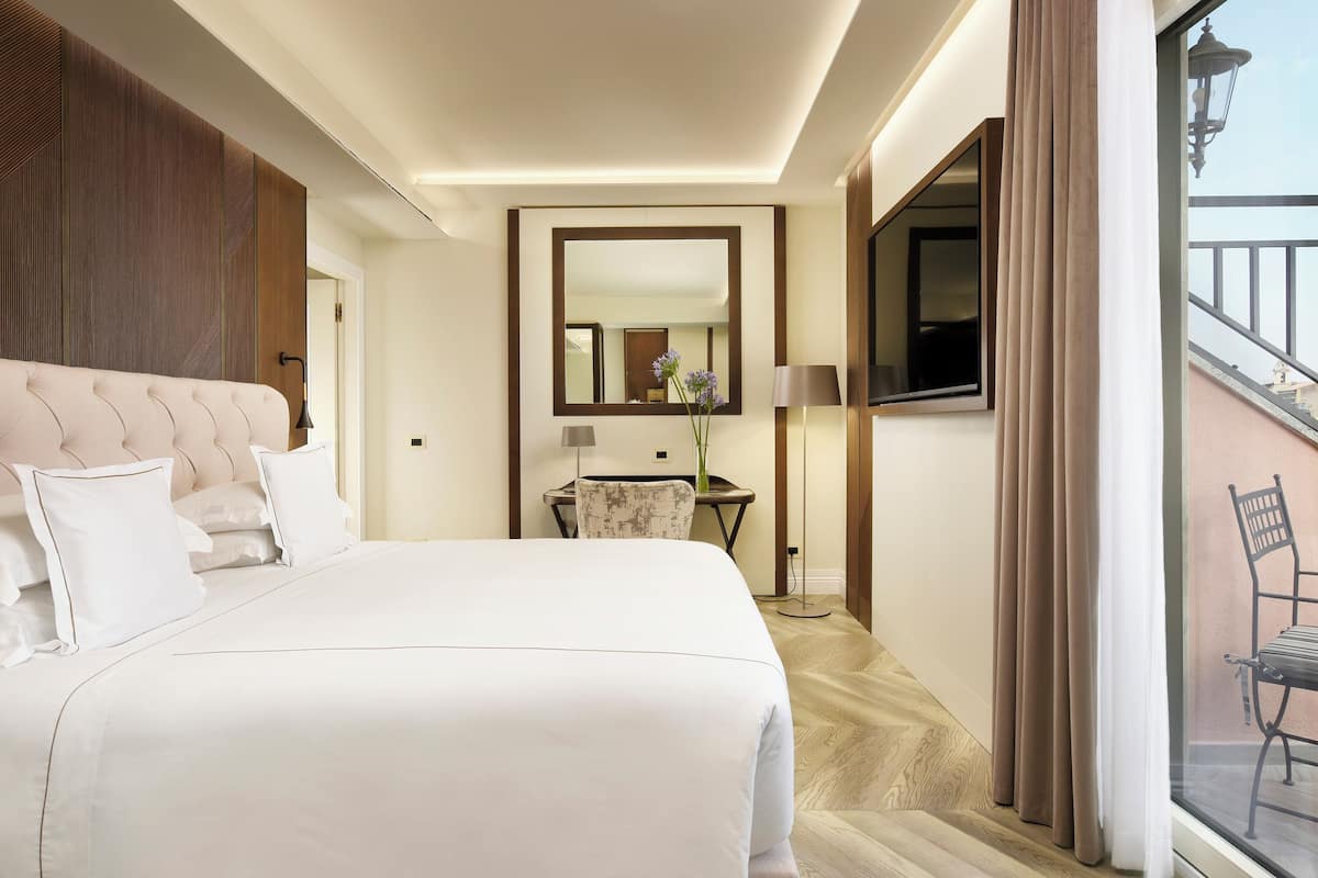 Minibar, in-room safe, desk, soundproofing