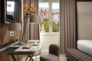 Superior Executive City view | Living area | 55-inch LCD TV with satellite channels