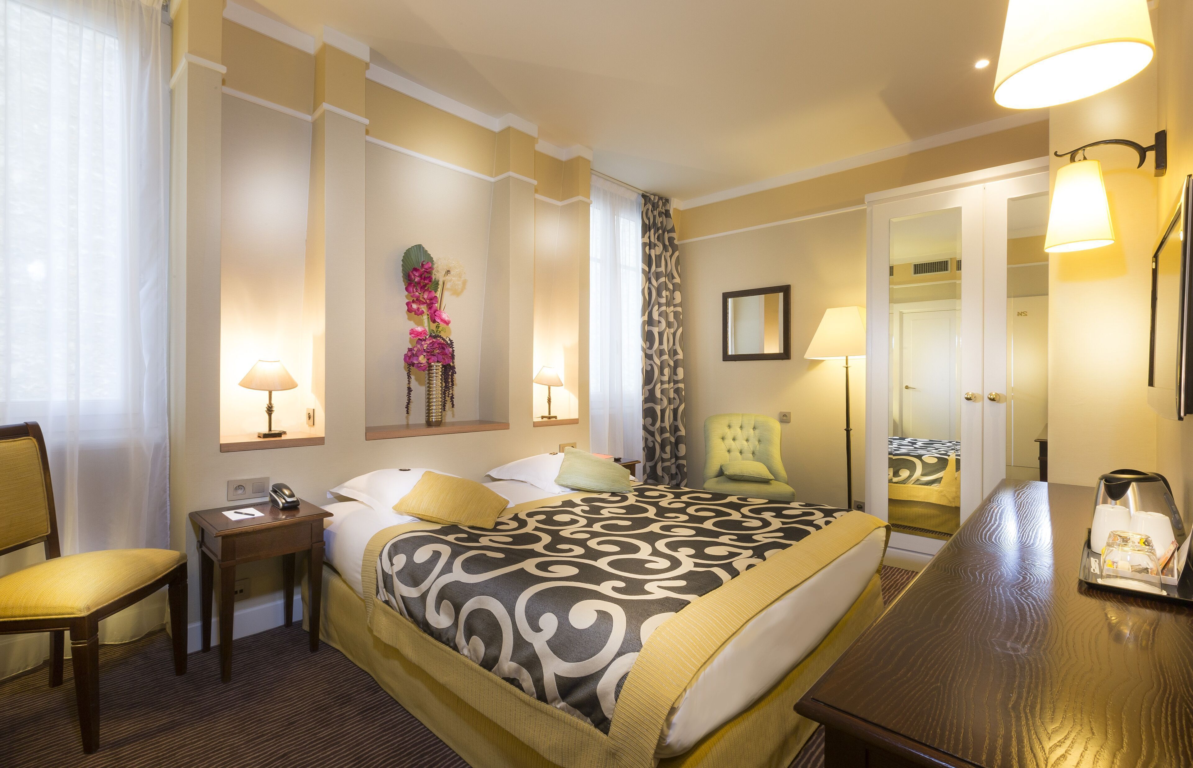 1 phòng ngủ, bộ đồ giường cao cấp, minibar, két bảo mật tại phòng 