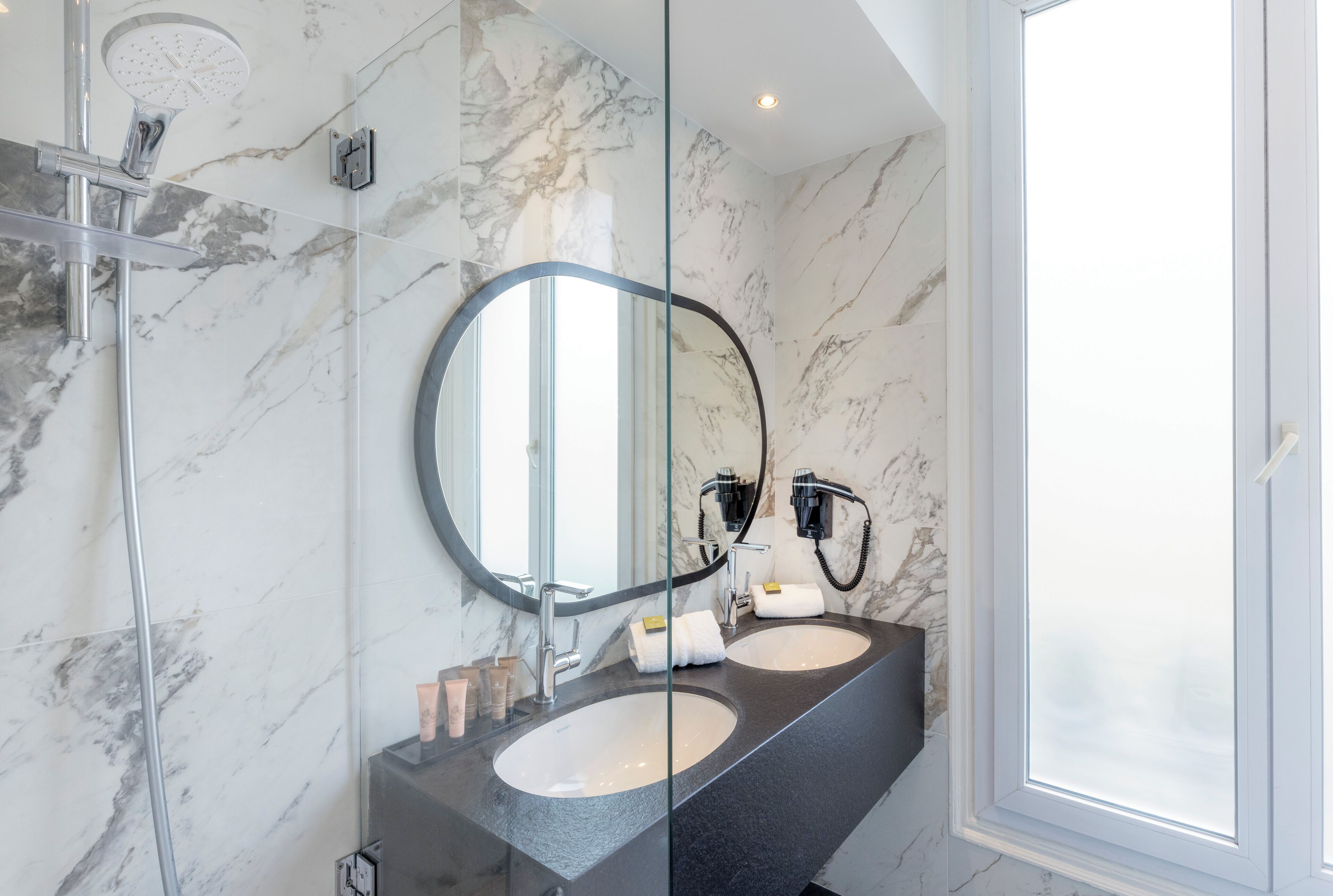 prestige triple room | bathroom | shower, free toiletries, hair dryer, towels