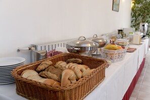 Frukostbuffé varje dag mot avgift