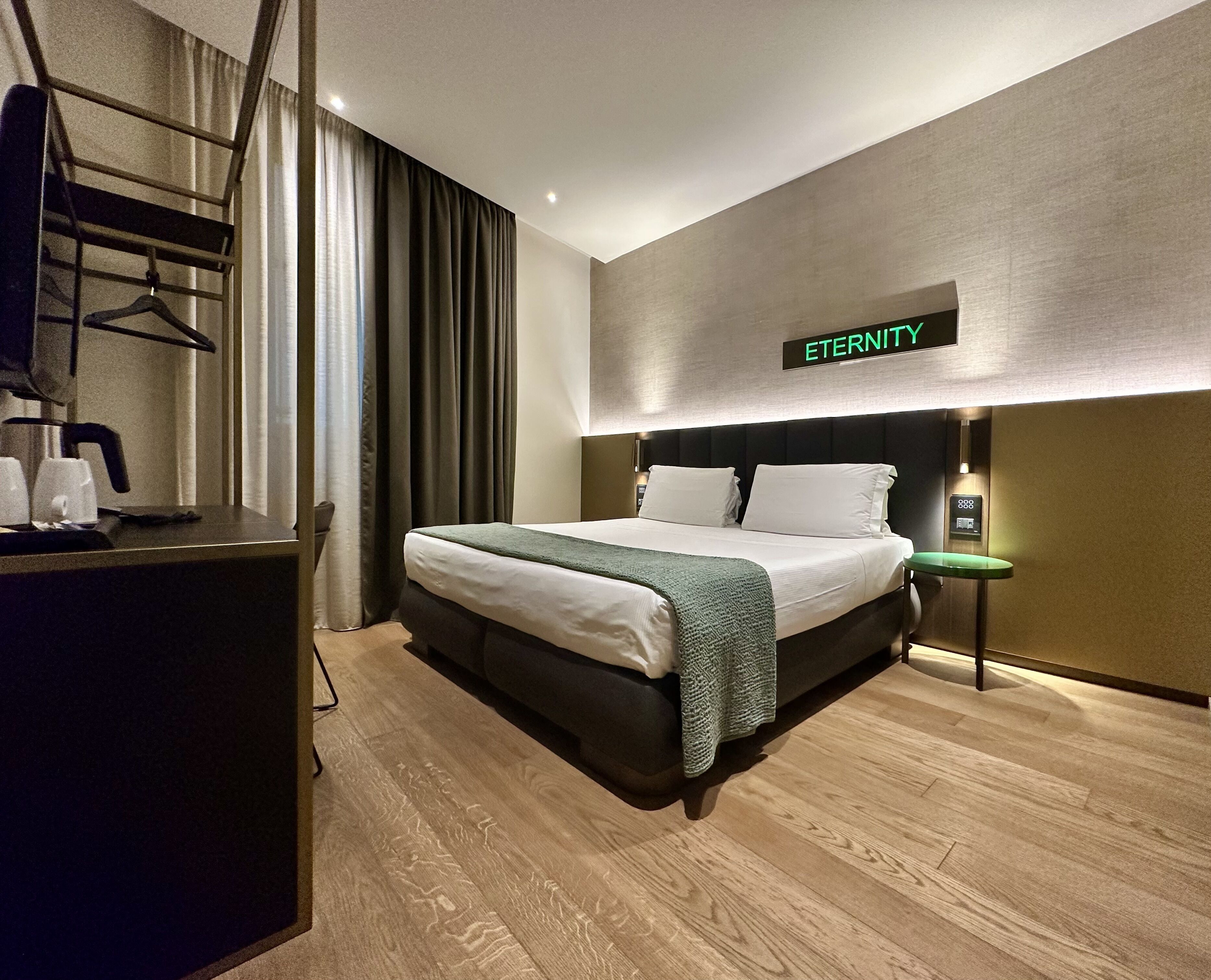 Premium bedding, pillowtop beds, minibar, in-room safe