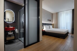 Triple Deluxe Room | 高級寢具、舒適加層、迷你吧、客房內保險箱