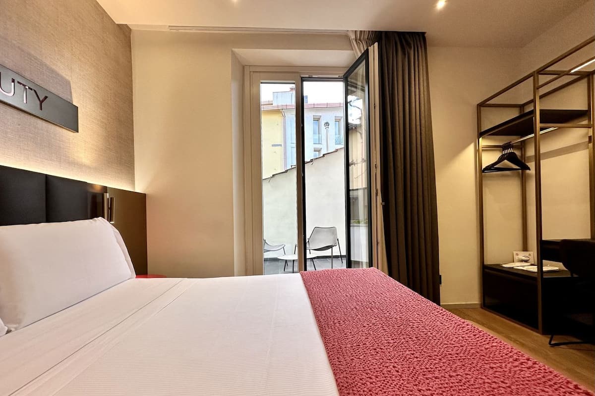 Premium bedding, pillowtop beds, minibar, in-room safe