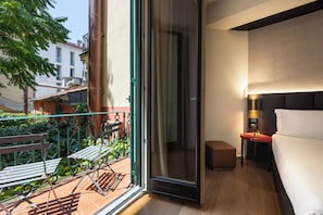 Quarto luxo, terraço | Roupas de cama premium, camas com colchões pillow-top, frigobar