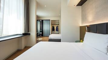 Quarto família | Roupas de cama premium, camas com colchões pillow-top, frigobar