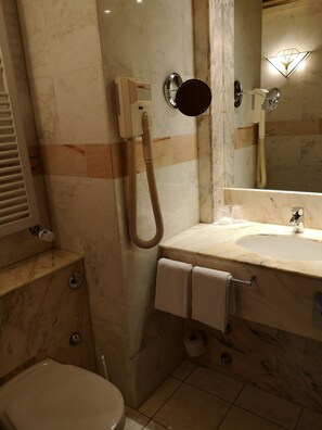 Standard Double Room | Bathroom | Deep-soaking bathtub, free toiletries, hair dryer, towels