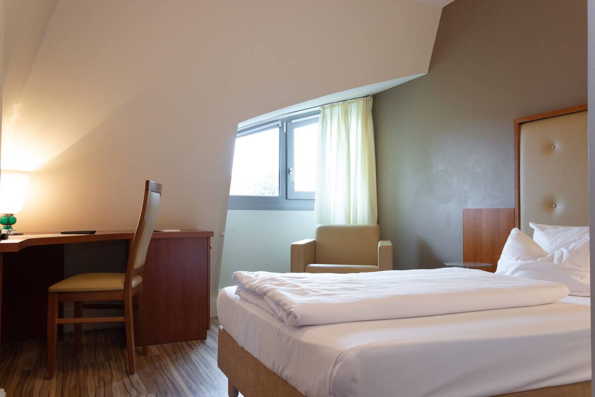 Single Room | Hypo-allergenic bedding, individually decorated, individually furnished