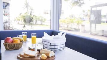 Frokostbuffé hver dag (EUR 12 per person)