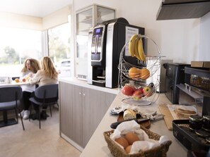 Desayuno buffet todos los días (EUR 12 por persona)