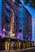 숙박 시설 입구