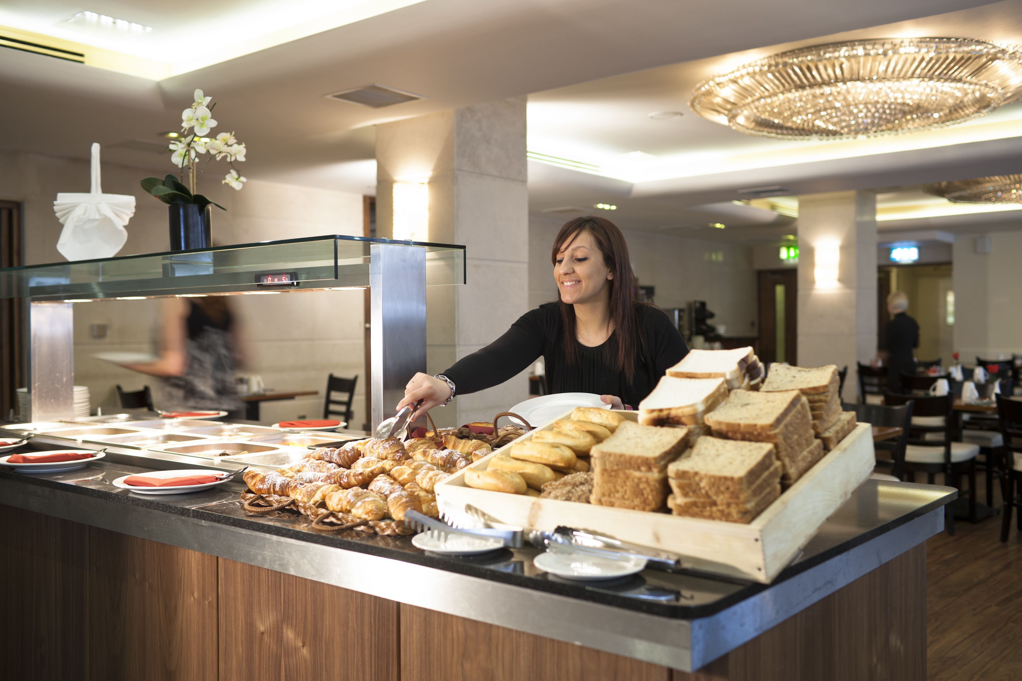 hypo-allergenic bedding, in-room safe, desk, blackout curtains