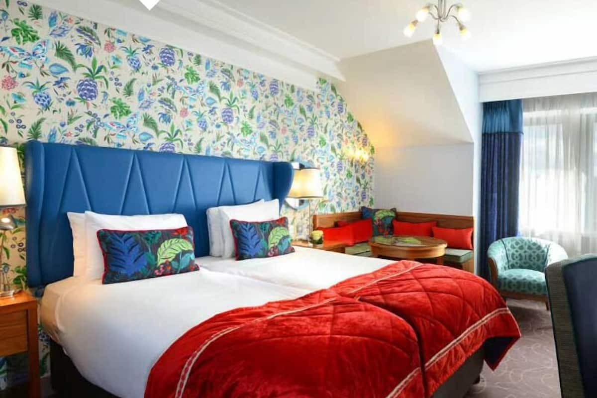 Deluxe Twin kamer | Hypoallergeen beddengoed, een minibar, een kluis op de kamer