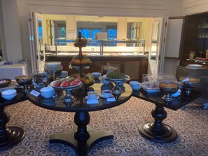 Free daily buffet breakfast