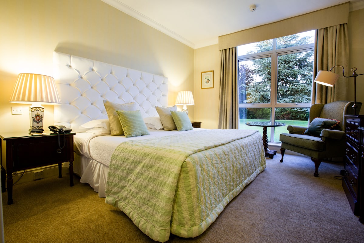 in-room safe, desk, soundproofing, iron/ironing board