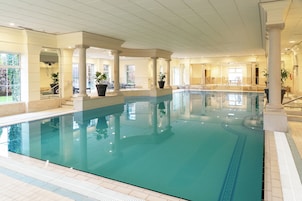 Una piscina techada