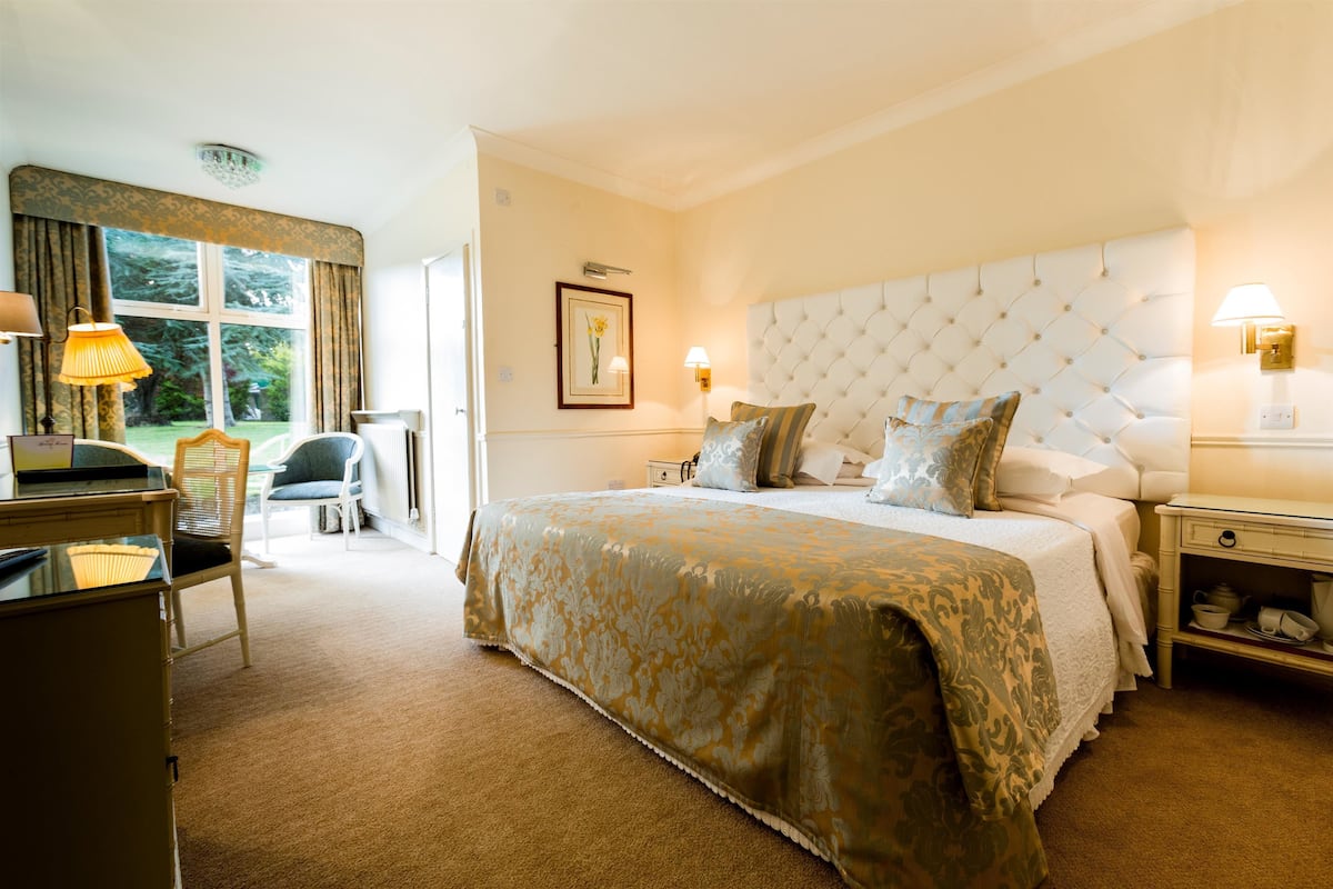 in-room safe, desk, soundproofing, iron/ironing board