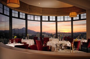 供应早餐、午餐和晚餐，爱尔兰菜