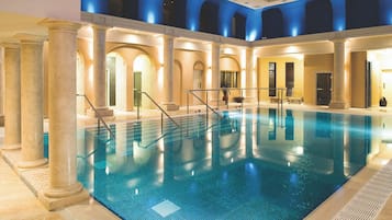 Piscina coperta, con ingresso dalle 08:00 alle 19:30, lettini