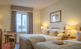 1 bedroom, hypo-allergenic bedding, desk, blackout drapes