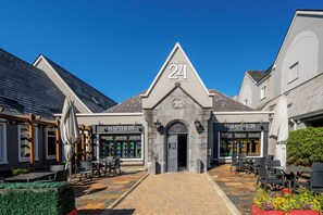 Front of property - Temple Gate Hotel (Ennis)