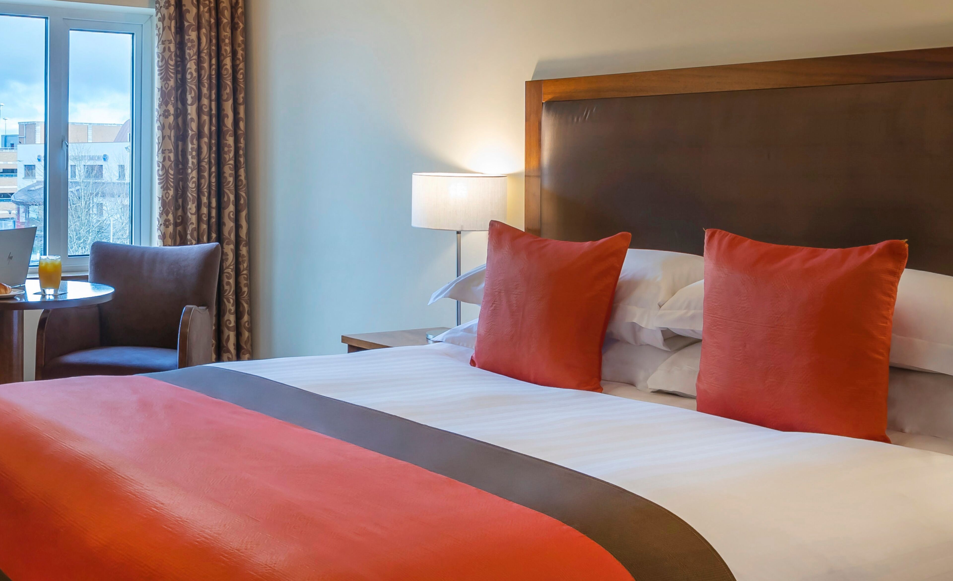 executive room, 1 king bed | 1 bedroom, hypo-allergenic bedding, desk, blackout curtains