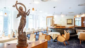 Breakfast, lunch, dinner served; international cuisine