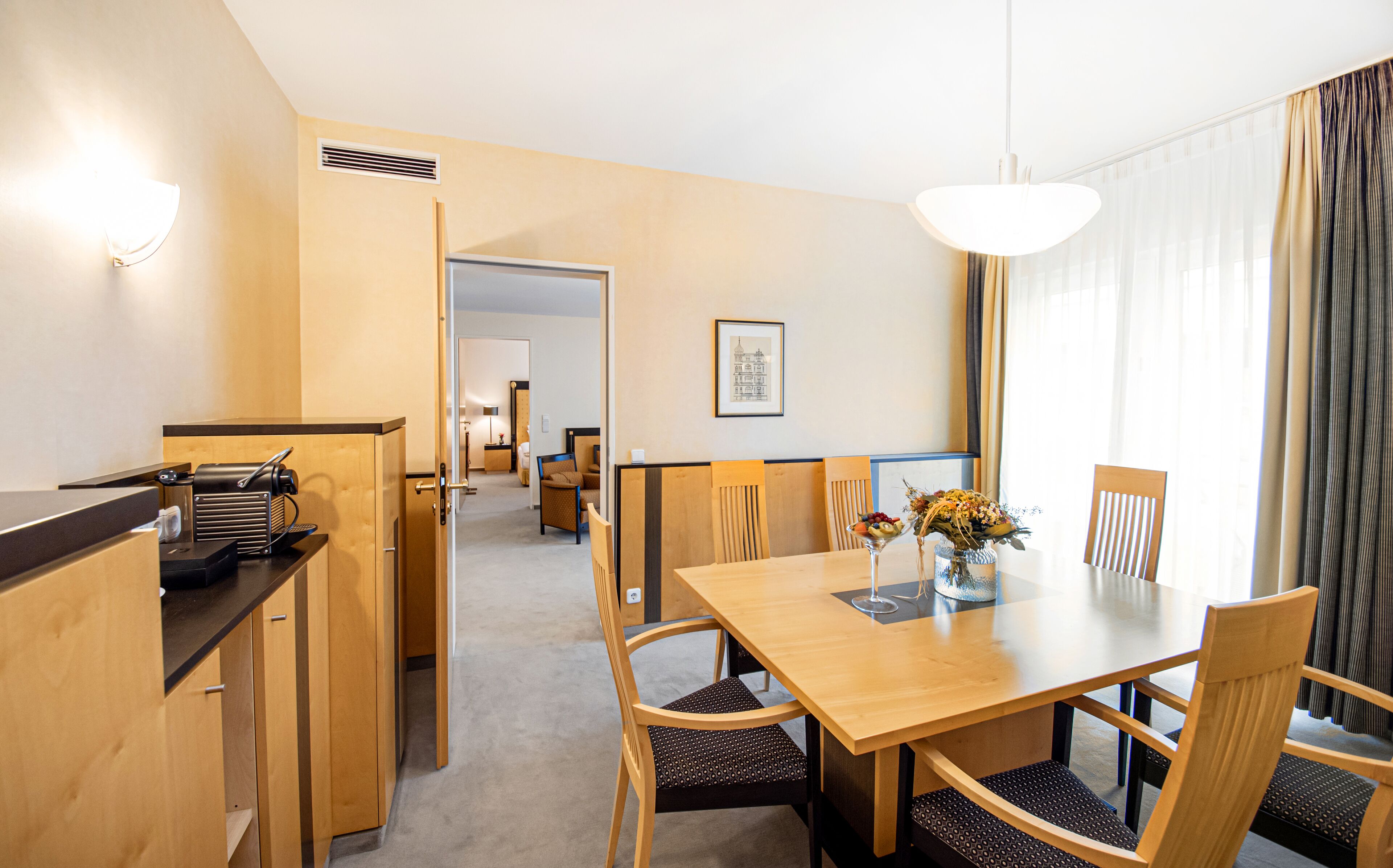 deluxe suite | in-room dining