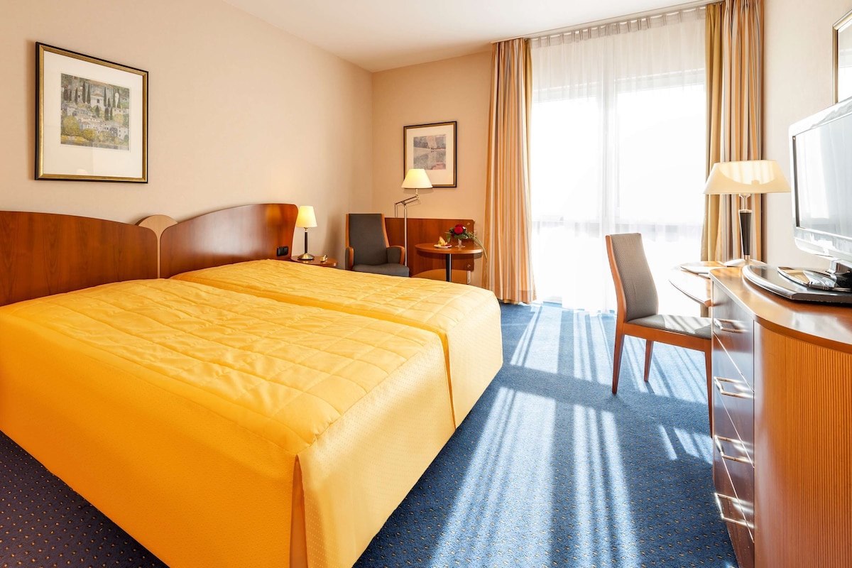 Select-Comfort-Betten, Zimmersafe, Schreibtisch, Verdunkelungsvorhänge