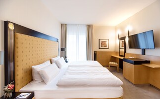 Suíte luxo | Camas Select Comfort, cofres nos quartos, escrivaninha