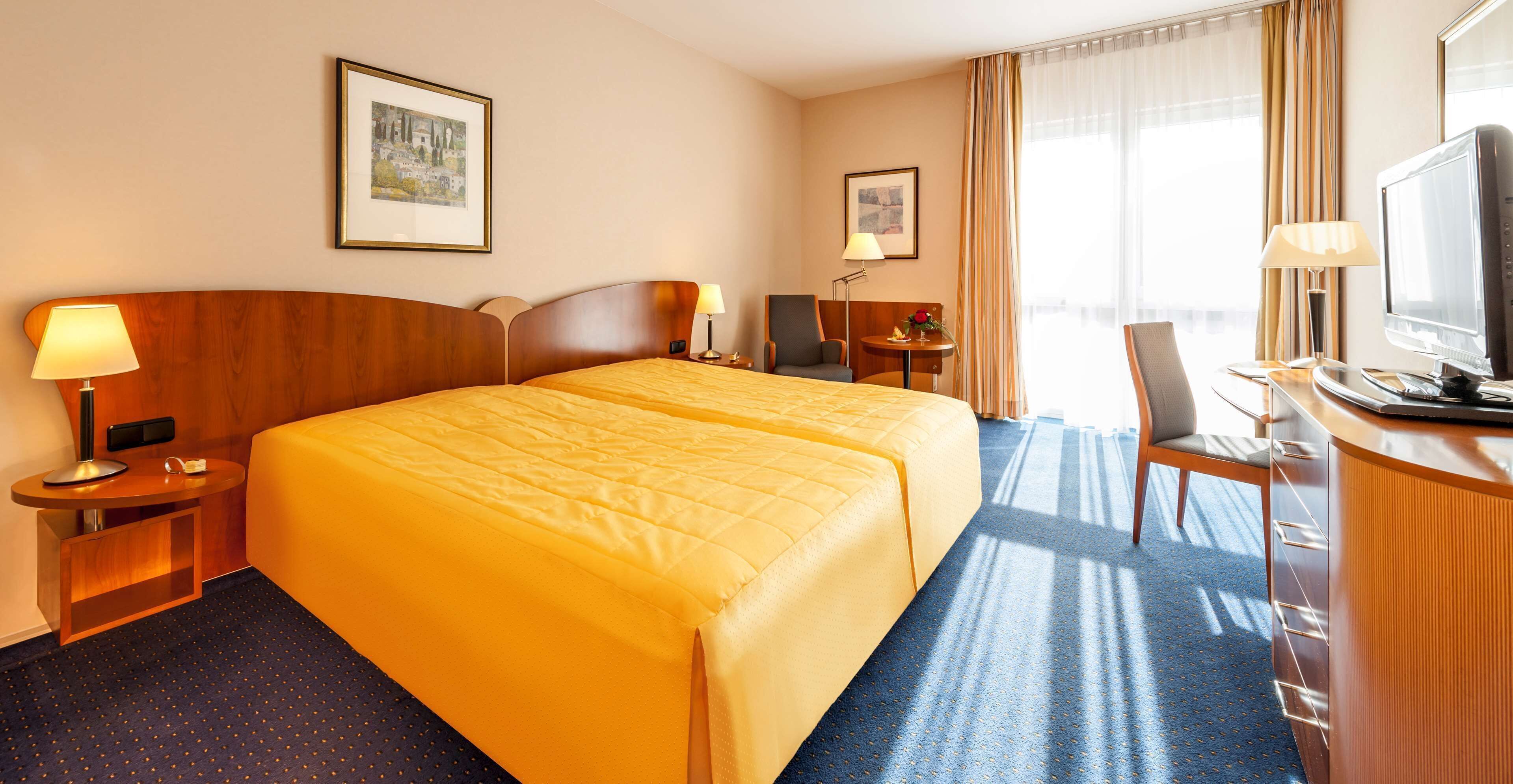 Matelas Select Comfort, coffres-forts dans les chambres, bureau