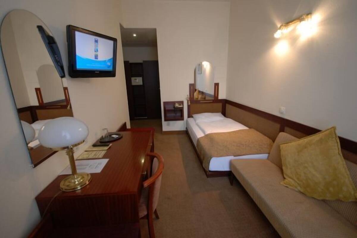 In-room safe, desk, iron/ironing board (on request), cribs (free)