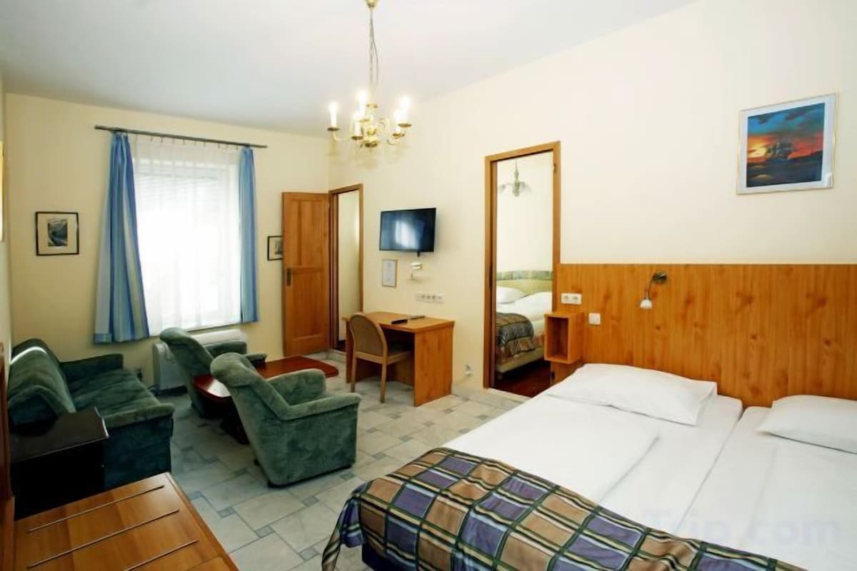 In-room safe, desk, iron/ironing board (on request), cribs (free)