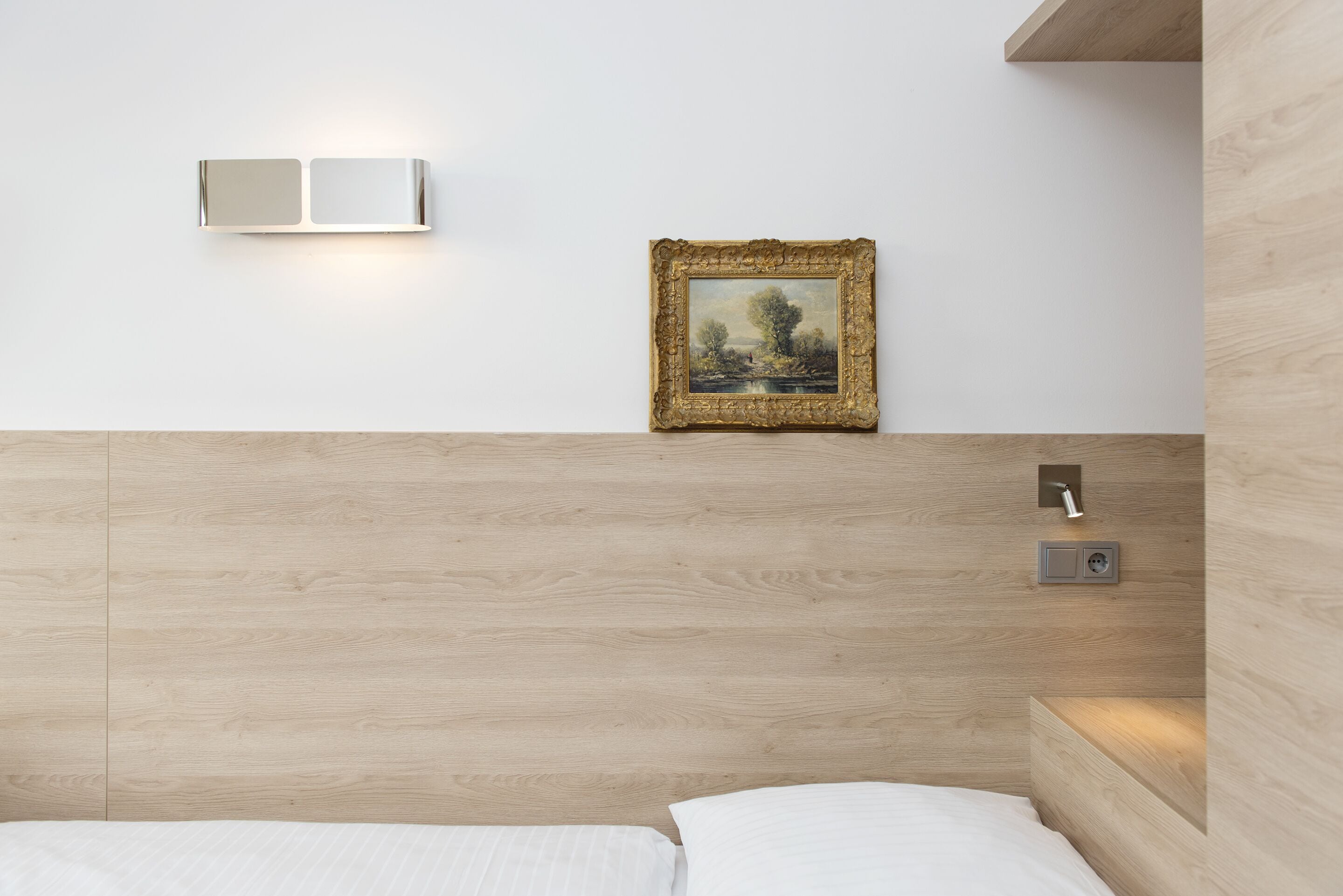 Safe på rommet, blendingsgardiner, wi-fi (inkludert) og sengetøy