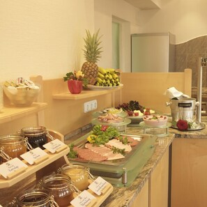 A buffet with various food items and condiments. - Hotel Amba (Munich)