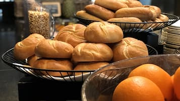 Se ofrece un desayuno continental todos los días (18.50 EUR por persona)