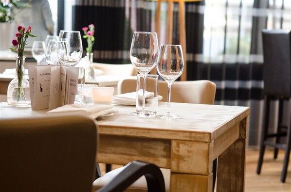 Aperto a colazione, pranzo e cena, cucina regionale