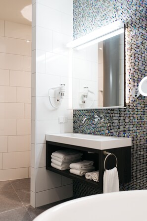 Suite | Bathroom | Eco-friendly toiletries, hair dryer, towels