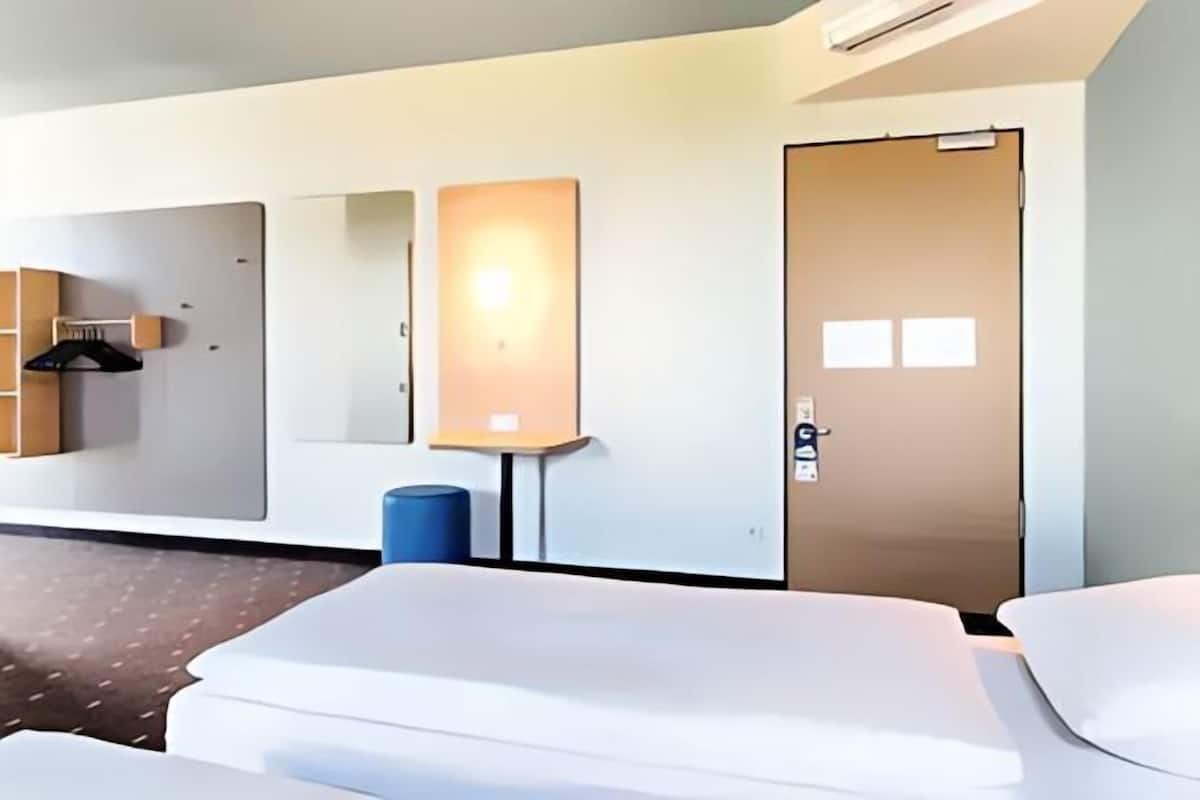 1 bedroom, blackout curtains, soundproofing, free WiFi